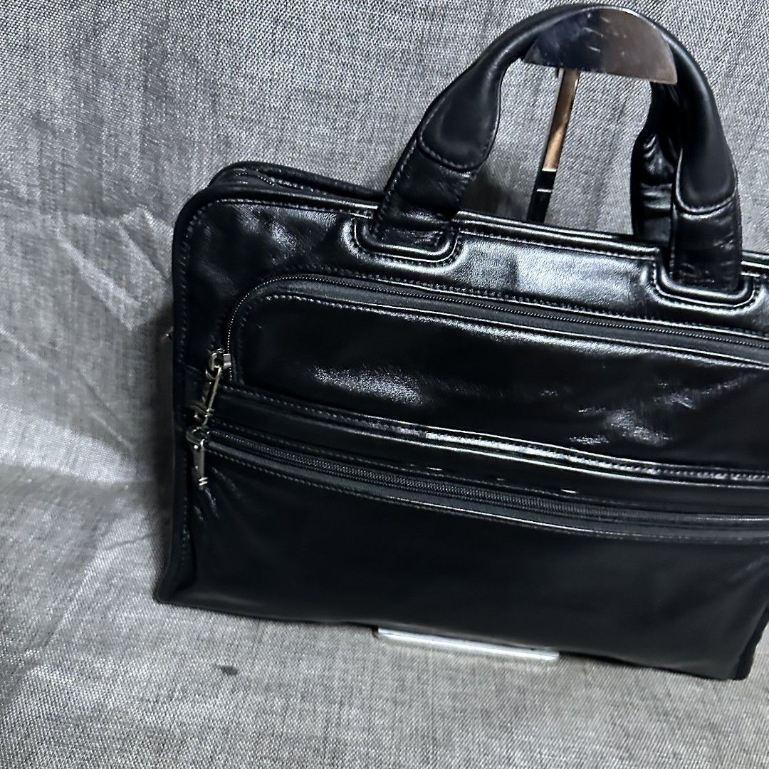 Tumi Leather bag (Category: Luxury Bags & Wallets) located in Manila. Submitted by greyinfash06839 (Listing ID 1392280835, Image 2). Description: 🤍Item: Tumi Leather bag 🤍Brand: Tumi 🤍Matirial: Leather 🤍Quality: Original 🤍color: Black 🤍Size: Medium 🤍Dimension. H: 11 L: 15 W: 3 🤍Sex: For Men 🤍Issue: Sign of use 🤍Condition Rate: 9/10 🤍Other info:.