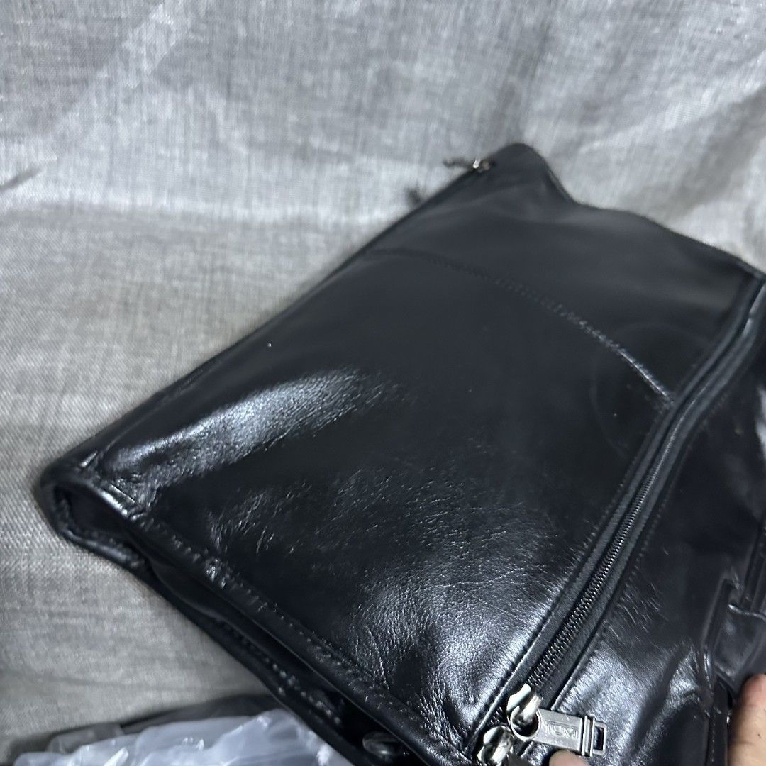Tumi Leather bag (Category: Luxury Bags & Wallets) located in Manila. Submitted by greyinfash06839 (Listing ID 1392280835, Image 3). Description: 🤍Item: Tumi Leather bag 🤍Brand: Tumi 🤍Matirial: Leather 🤍Quality: Original 🤍color: Black 🤍Size: Medium 🤍Dimension. H: 11 L: 15 W: 3 🤍Sex: For Men 🤍Issue: Sign of use 🤍Condition Rate: 9/10 🤍Other info:.