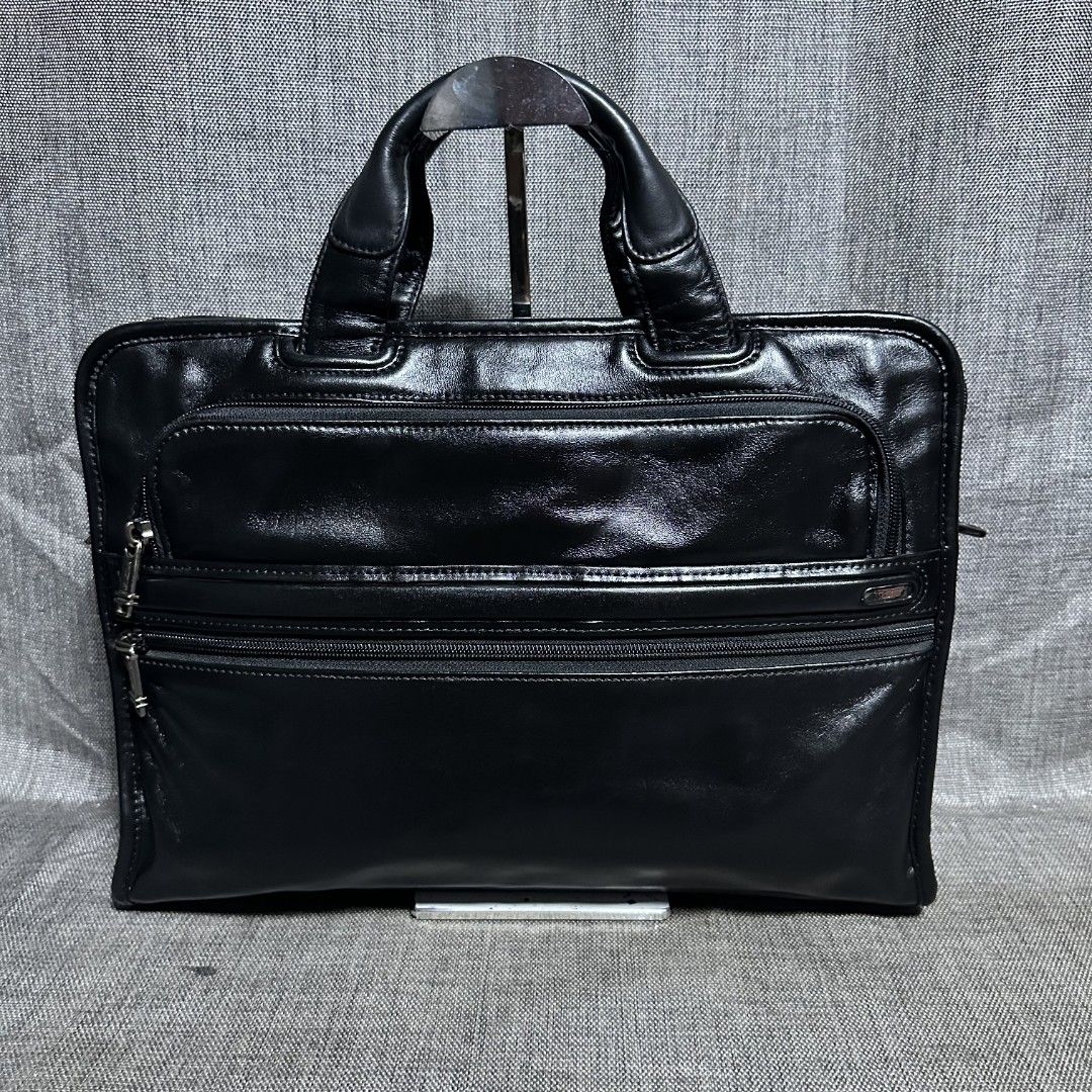 Tumi Leather bag (Category: Luxury Bags & Wallets) located in Manila. Submitted by greyinfash06839 (Listing ID 1392280835, Image 1). Description: 🤍Item: Tumi Leather bag 🤍Brand: Tumi 🤍Matirial: Leather 🤍Quality: Original 🤍color: Black 🤍Size: Medium 🤍Dimension. H: 11 L: 15 W: 3 🤍Sex: For Men 🤍Issue: Sign of use 🤍Condition Rate: 9/10 🤍Other info:.