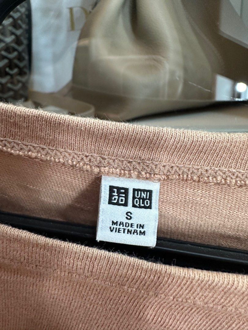 Uniqlo Shirt (Category: Shirts) located in Paranaque City. Submitted by giatorres (Listing ID 1392199834, Image 2). Description: .