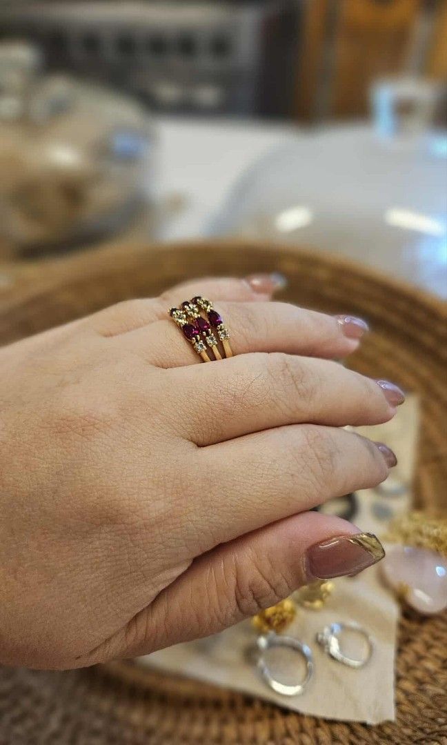 Vintage Fashion (Category: Rings) located in Dumaguete. Submitted by ellelopez35 (Listing ID 1392256834, Image 2). Description: .
