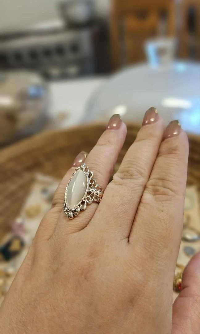 Vintage Fashion (Category: Rings) located in Dumaguete. Submitted by ellelopez35 (Listing ID 1392256834, Image 1). Description: .