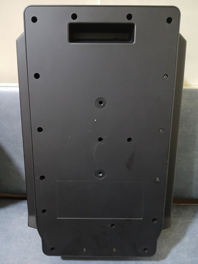 Vintage speaker "BOSE" acoustimass 501z (Category: Soundbars, Speakers & Amplifiers) located in Manila. Submitted by alazlam (Listing ID 1392190821, Image 3). Description: for sale original BOSE Acoustimass 501z tested working 90-95% smooth first owner / personal used impedance : 4 ohms 10 - 200 watts per channel L 13" x W 6.5" x H 20" location : tondo manila MOP : gcash shipping at buyers expense.