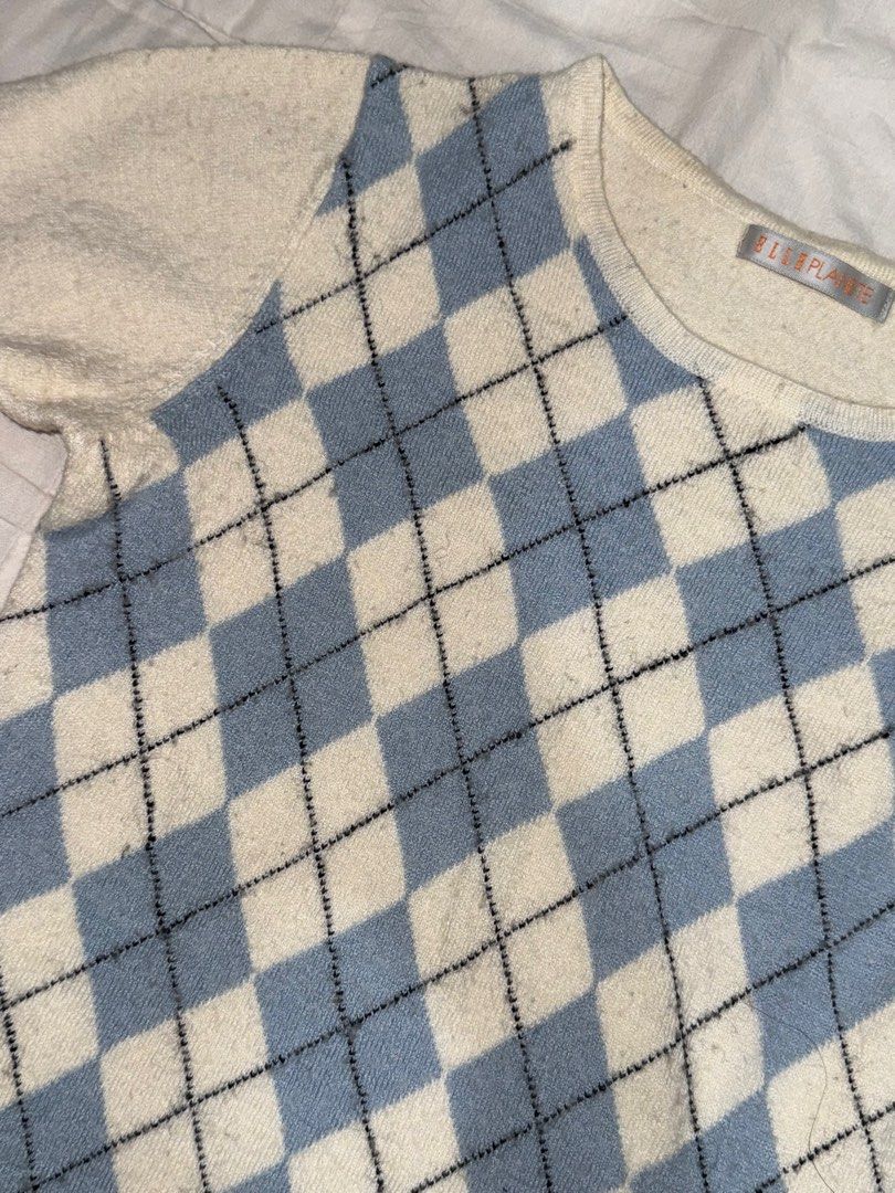 Y2K Top (Category: Shirts) located in Manila. Submitted by ej_guyud00 (Listing ID 1392248259, Image 2). Description: 💌 fits so xs to small 💌 will give for free if may na-mine hehe .