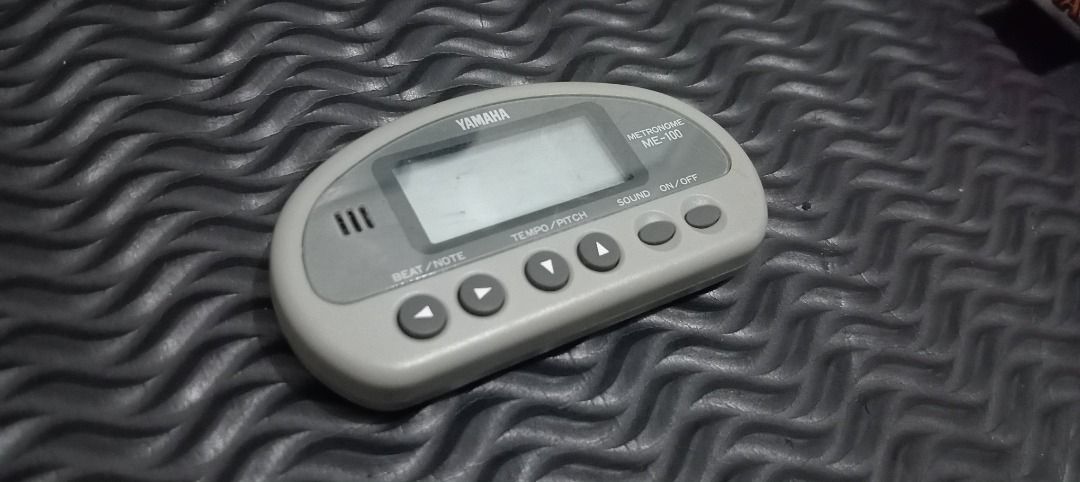 YAMAHA ME-100 Digital Metronome (Category: Musical Instruments) located in Quezon City. Submitted by potfishcake (Listing ID 1392273596, Image 1). Description: YAMAHA ME-100 Digital Metronome The ME-100 has a large LCD that is easy to read. Both A and Bb tuning notes are available making it great for use with wind instruments. Standard pitch is adjustable from A=440Hz to 445Hz. The Auto power off function turns the metronome off after approximate
