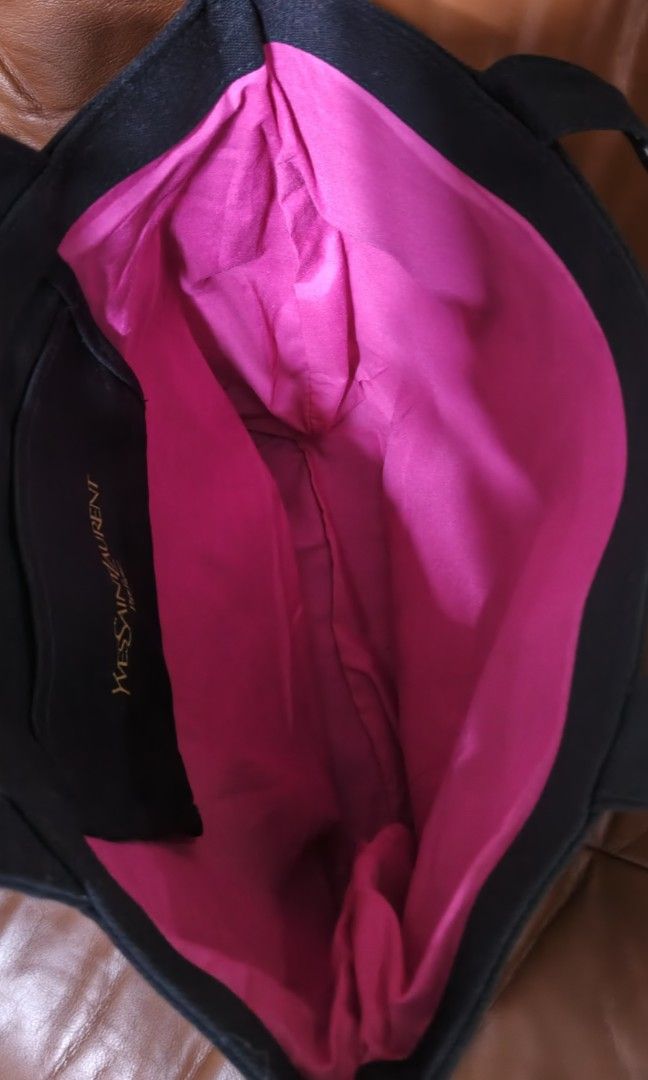Ysl tote bag (Category: Luxury Bags & Wallets) located in Polomolok. Submitted by dkljapansurplus (Listing ID 1392260285, Image 3). Description: Ysl black canvas tote bag, Good condition from japan Freeshipping.
