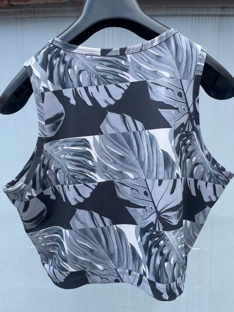 Nike Crop Top - Large (Black and Orange) (Category: Activewear) located in Las Pinas. Submitted by serialthrifter (Listing ID 1392404686, Image 2). Description: Adidas activewear crop top. Available in black/gray and orange/brown. Size is large..
