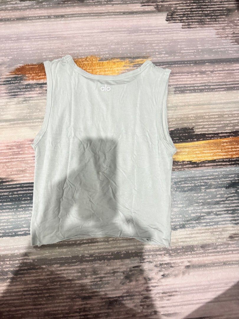Alo top used once (Category: Activewear) located in Legazpi City. Submitted by elletheseller (Listing ID 1392424840, Image 2). Description: Small.