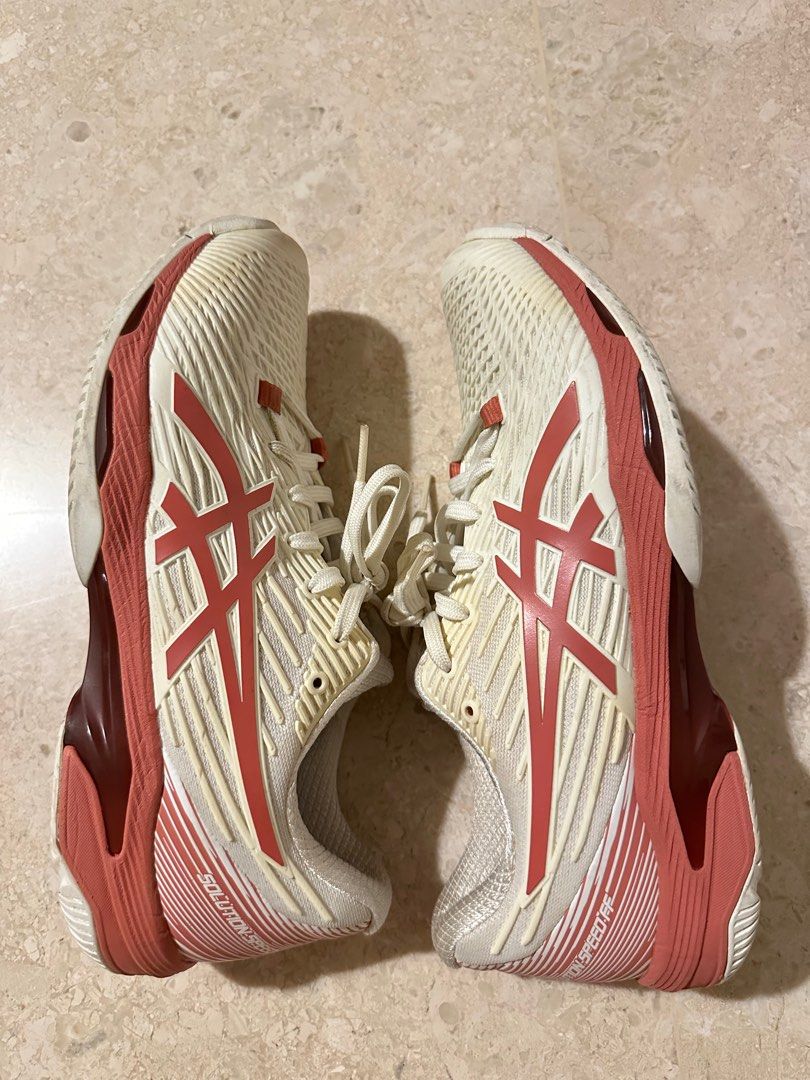 asics solution speed FF2 in white light garnet (eu40.5/uk7/us9) (Category: Sneakers) located in Singapore. Submitted by gettheseoffme (Listing ID 1392348964, Image 3). Description: only wore twice for court training. item is very new. meetups clementi/tampines at my convenience. can meet to try before committing to the purchase at $30 deposit (refundable if decide not to buy) for reference: i’m 165cm, usually nike/adidas EU39, asics (netburners e