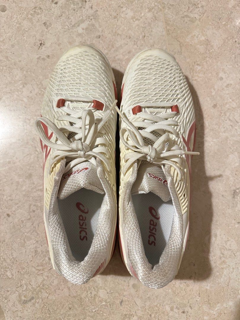 asics solution speed FF2 in white light garnet (eu40.5/uk7/us9) (Category: Sneakers) located in Singapore. Submitted by gettheseoffme (Listing ID 1392348964, Image 2). Description: only wore twice for court training. item is very new. meetups clementi/tampines at my convenience. can meet to try before committing to the purchase at $30 deposit (refundable if decide not to buy) for reference: i’m 165cm, usually nike/adidas EU39, asics (netburners e