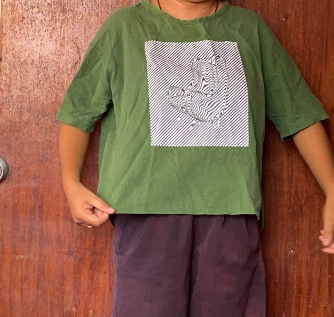 Basic linen blend tee (Category: Shirts) located in Toledo. Submitted by klnmia (Listing ID 1392345745, Image 1). Description: Bust:48” .