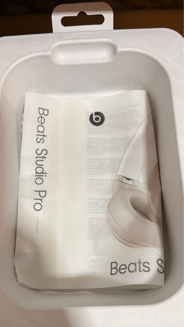 Beats Studio Pro Headphones - White63791335561475111