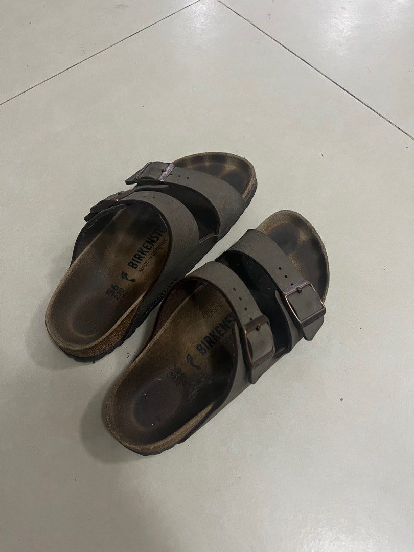 Birkenstock Arizona Mocha (Category: Sandals) located in Quezon City. Submitted by ijp8319 (Listing ID 1392448335, Image 2). Description: Birkenstock Arizona in Mocha Size 36 Used a couple of times but is not the right size for me. It was then kept in my shoe cabinet. Price is negotiable.