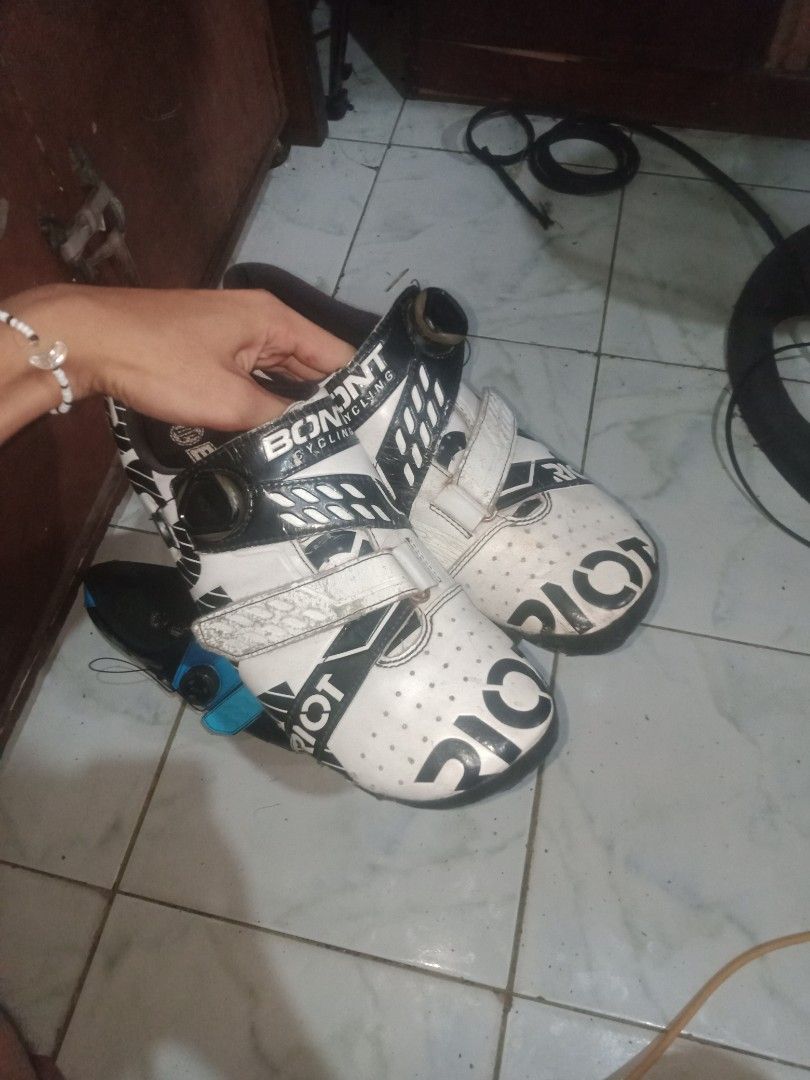 bont riot sz 43-44 (Category: Bicycles) located in Manila. Submitted by tapasinangagitlog (Listing ID 1392442621, Image 1). Description: replaced bumper and heels.. overall in good condition.