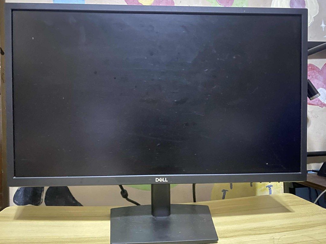 Computer set (Category: Desktops) located in Quezon City. Submitted by queerlady (Listing ID 1392368037, Image 2). Description: Includes: CPU Monitor Computer table Issue: minsan may thin line na lumalabas sa monitor screen Price 9k Location: Novaliches.