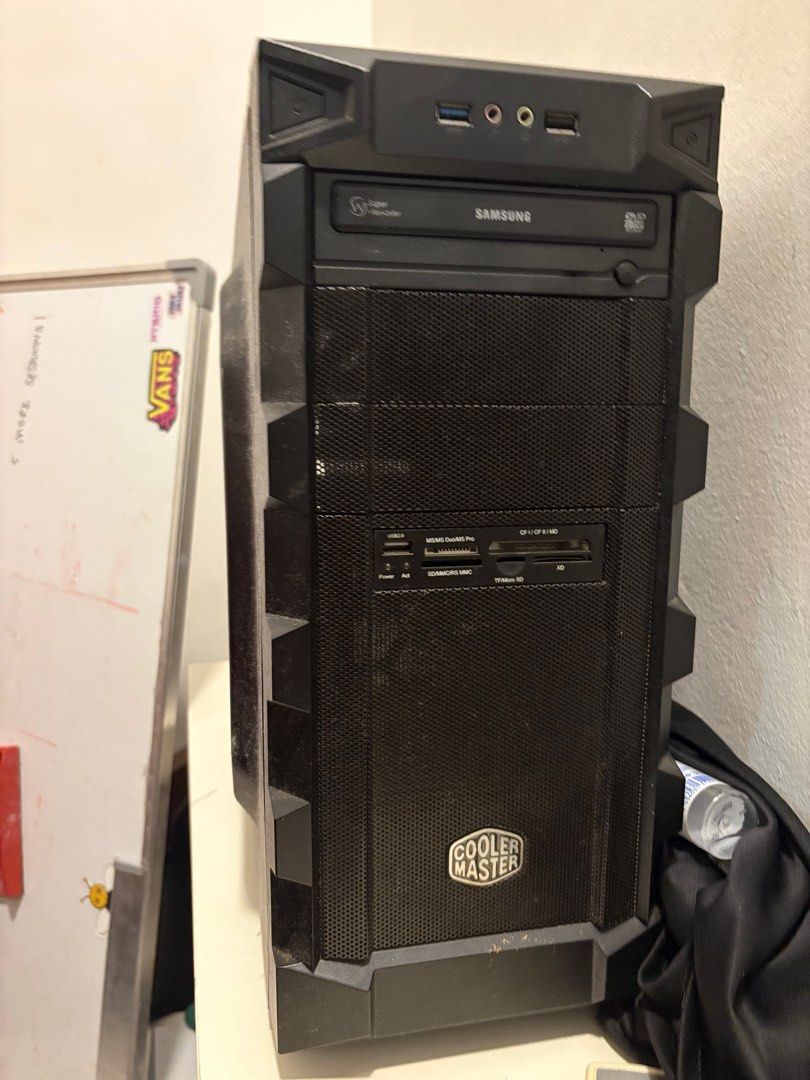 COOLERMASTER FULL ATX CASE (Category: Computer Parts) located in Kuala Lumpur. Submitted by izzatsyazmin (Listing ID 1392418521, Image 1). Description: Inside has CD player n Faulty b450 MOBO.