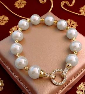 (Category: ) located in . Submitted by bellocloset (Listing ID 1392416964, Image 1). Description: .