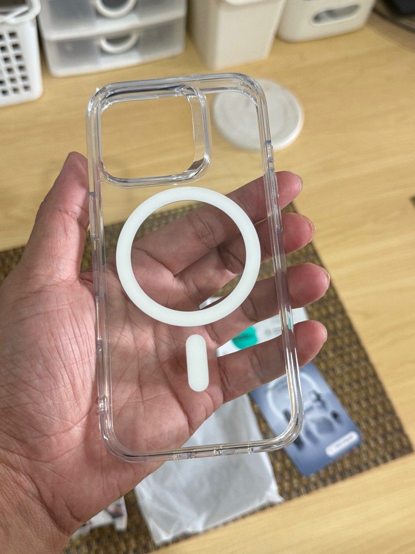 ESR Original Iphone 16 Pro Clear Case (Category: iPhone 16 Series) located in Quezon City. Submitted by collectorsoftheforceph (Listing ID 1392339883, Image 3). Description: Good as new. Wrong item delivered to me. .