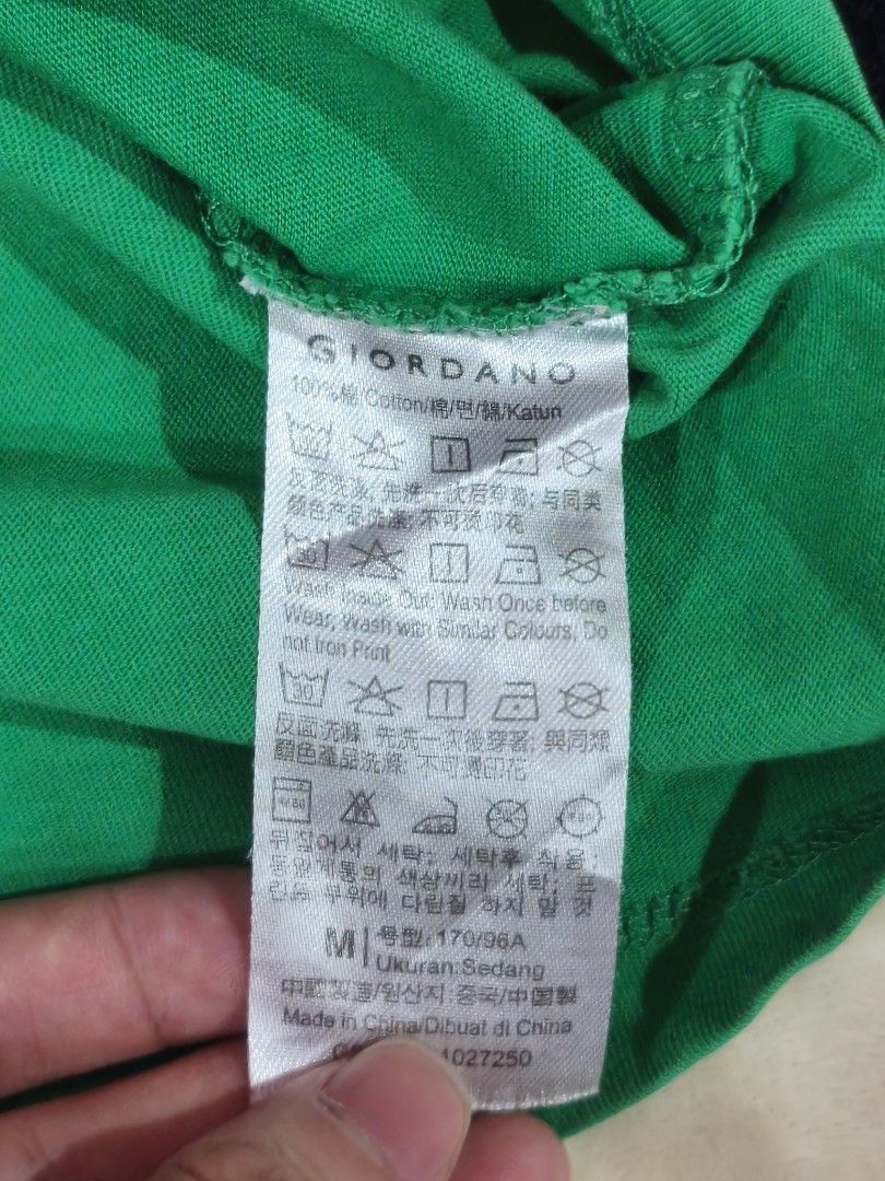 Giordano Green Plain Tee Shirt (Category: Tshirts & Polo Shirts ) located in Quezon City. Submitted by jasonla03 (Listing ID 1392337663, Image 3). Description: 💵 Dimension: 27 x 19 M 💯 Legit/Authentic ▪️DM me if interested 📩 ▪️Delivery via Lalamove, Grab, LBC, or J&T ▪️Loc: Kamuning Area, Quezon City.