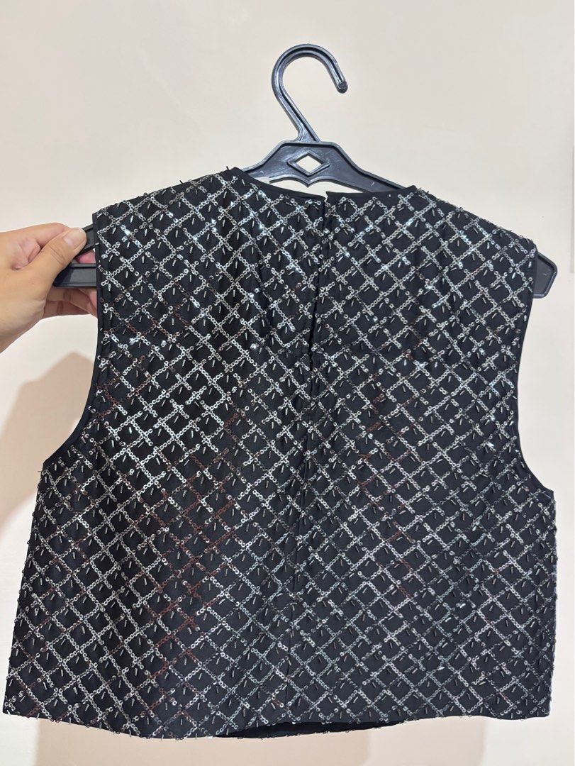 H&M Embellished Top | Sparkle | Party top (Category: Others Tops) located in Makati City. Submitted by solana36 (Listing ID 1392436672, Image 3). Description: Brand new with tag Pit to pit: 17 inches Length: 15.5 inches Location: East Rembo, Taguig SF c/o buyer, can be shipped via J&T.