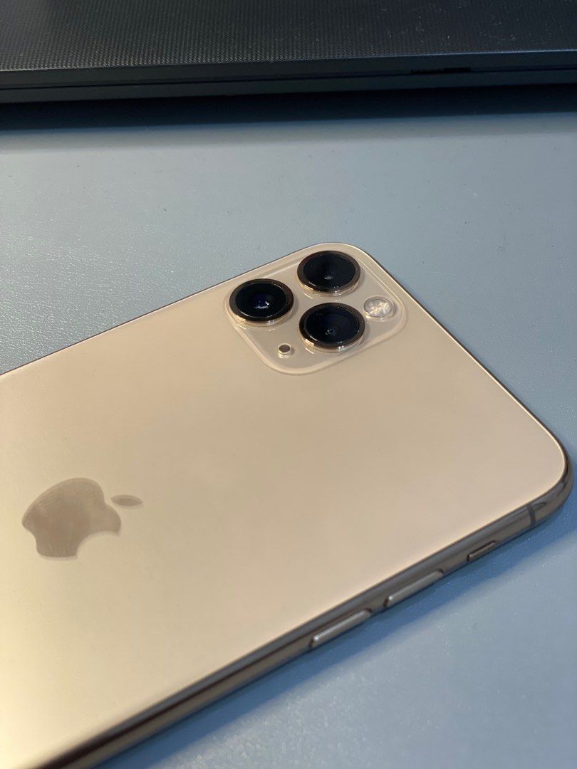 Iphone 11 Pro Max 64 gb Factory unlocked (Category: iPhone 11 Series) located in Angeles City. Submitted by edelle18 (Listing ID 1392434351, Image 2). Description: For Sale Iphone 11 Pro Max Gold 64 Gb Factory unlocked Face ID ok No icloud all original parts Never been repaired / di pa nabuksan 71 battery health 100% smooth no dents only issue ear speaker need palinis or paayos the rest all ok with charger and many cases.