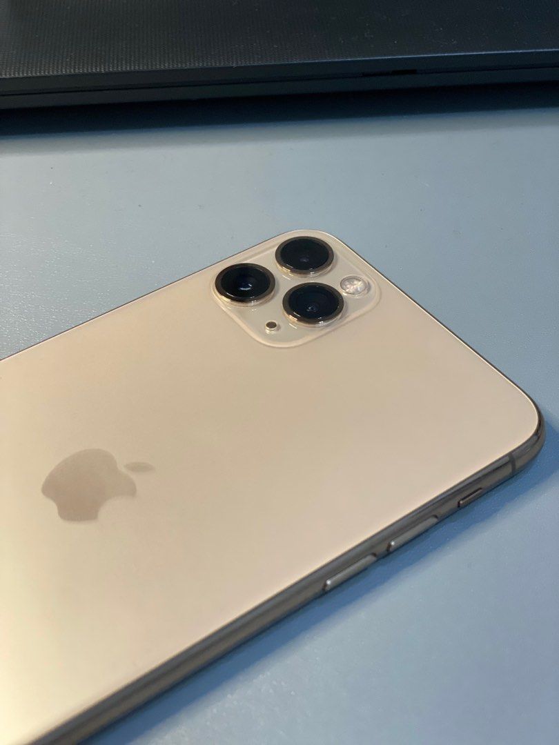 Iphone 11 Pro Max 64 gb Factory unlocked (Category: iPhone 11 Series) located in Angeles City. Submitted by edelle18 (Listing ID 1392434351, Image 3). Description: For Sale Iphone 11 Pro Max Gold 64 Gb Factory unlocked Face ID ok No icloud all original parts Never been repaired / di pa nabuksan 71 battery health 100% smooth no dents only issue ear speaker need palinis or paayos the rest all ok with charger and many cases.