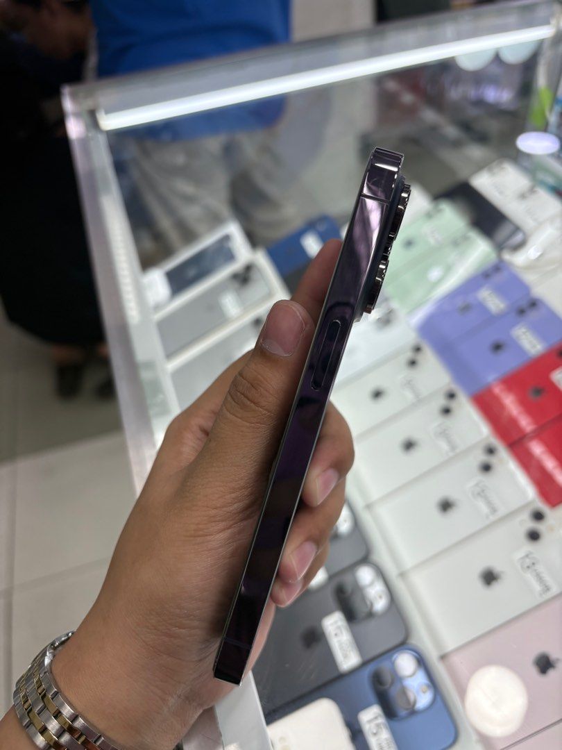 iPhone 14 Pro 256GB Factory Unlock No Issue Secondhand (Category: iPhone 14 Series) located in Pasig City. Submitted by FarAndRayShop (Listing ID 1392332037, Image 2). Description: OPEN FOR SWAP/SELLING/BUYING (RFS: Buy and Sell) Price: 34,499 iPhone 14 Pro 256GB •Factory Unlock •NO HIDDEN ISSUES •TEST TO SAWA •Authentic Phone Physical store in Greenhills Shopping Center XE-12 Stall Number Look For Rayray Or Anika NO CASH INSTALLMENT We are open 