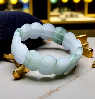 (Category: ) located in . Submitted by bellocloset (Listing ID 1392417646, Image 1). Description: .