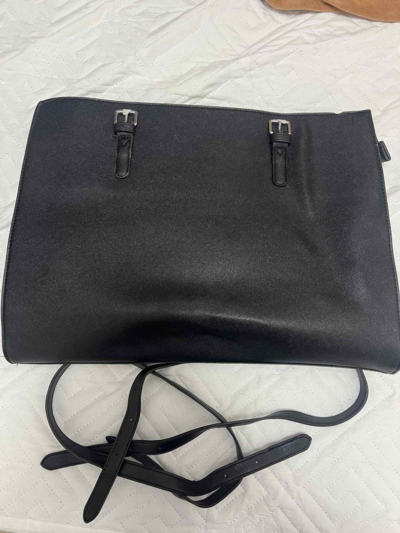 Laptop Bag 15.6 inch | Leather (Category: Tote Bags) located in Manila. Submitted by amberwardrobe (Listing ID 1392428120, Image 1). Description: Brandnew, nbu It can be shoulder bag / sling bag Kindly swipe left for the original price bought on orange app hehi rfs: not my type and not gonna need na..