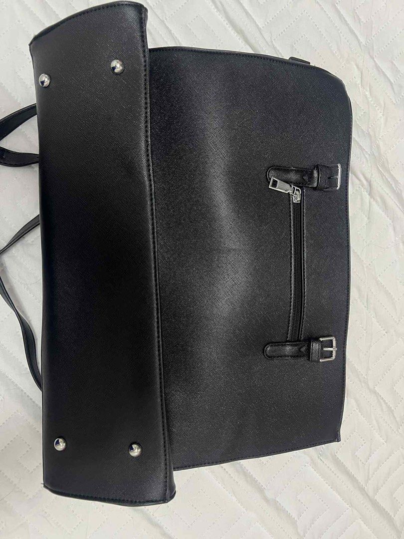 Laptop Bag 15.6 inch | Leather (Category: Tote Bags) located in Manila. Submitted by amberwardrobe (Listing ID 1392428120, Image 2). Description: Brandnew, nbu It can be shoulder bag / sling bag Kindly swipe left for the original price bought on orange app hehi rfs: not my type and not gonna need na..