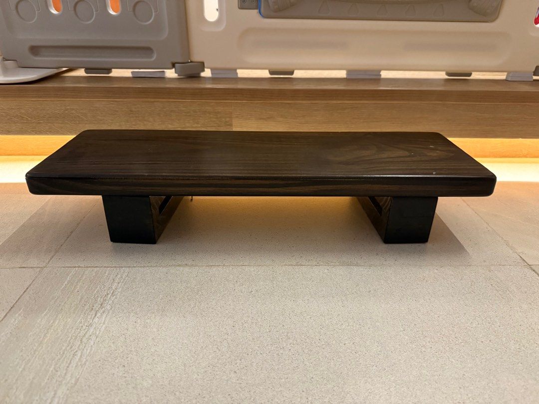 Laptop computer riser (Category: Other Home Furniture) located in Singapore. Submitted by runway1234 (Listing ID 1392455246, Image 2). Description: .