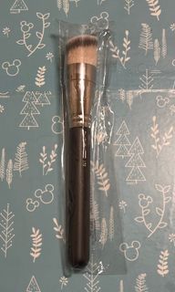 MAC 170 圓形斜角粉底掃64237566124419110