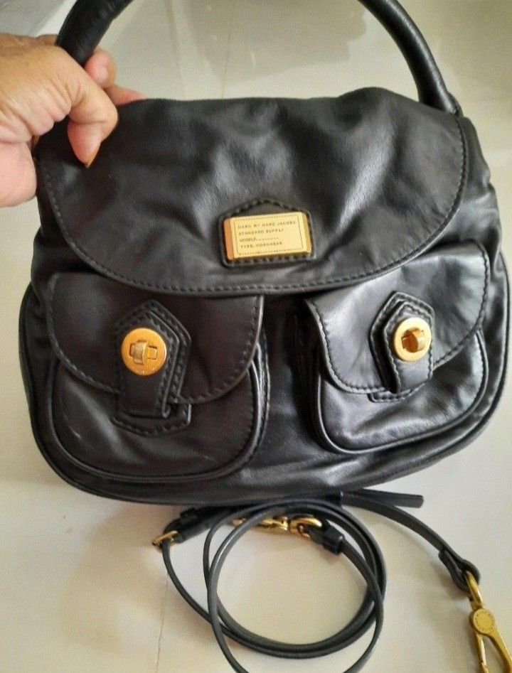 MARC JACOBs 2WAY BAG (Category: Luxury Bags & Wallets) located in Manila. Submitted by johnchel (Listing ID 1392488130, Image 1). Description: preloved good condition leather gold hardwares.