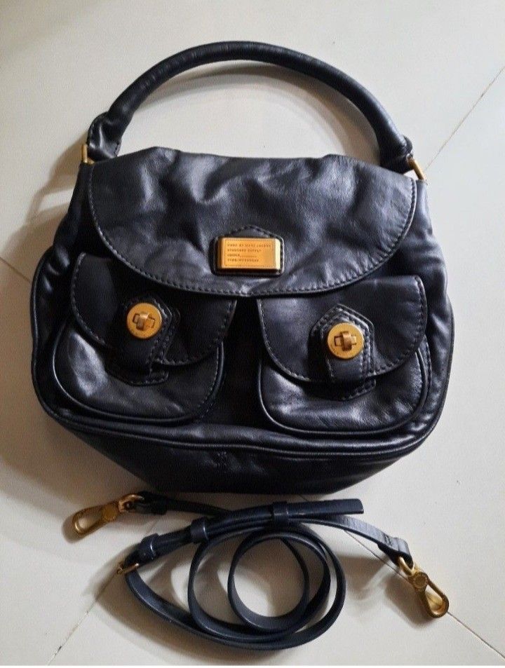 MARC JACOBs 2WAY BAG (Category: Luxury Bags & Wallets) located in Manila. Submitted by johnchel (Listing ID 1392488130, Image 2). Description: preloved good condition leather gold hardwares.