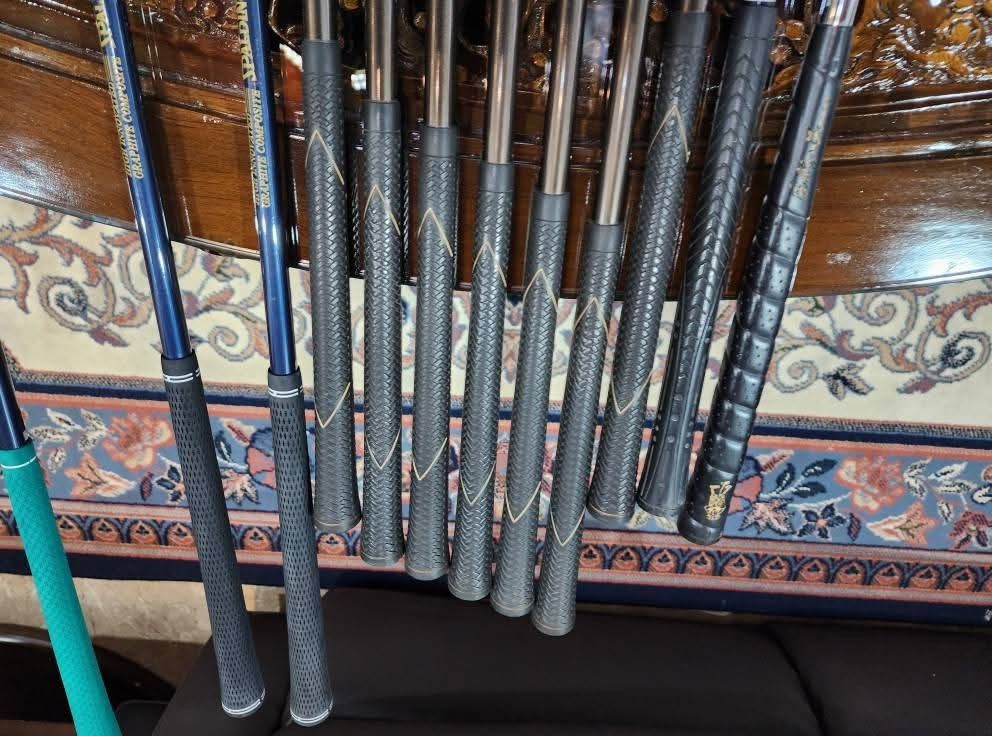 Mens Golf Set (Category: Golf) located in Paranaque City. Submitted by chips24 (Listing ID 1392303992, Image 3). Description: For Sale Golf Set graphite shaft clubs bag included. for only 4.9k pick up Bf Paranaque free shipping within MM..