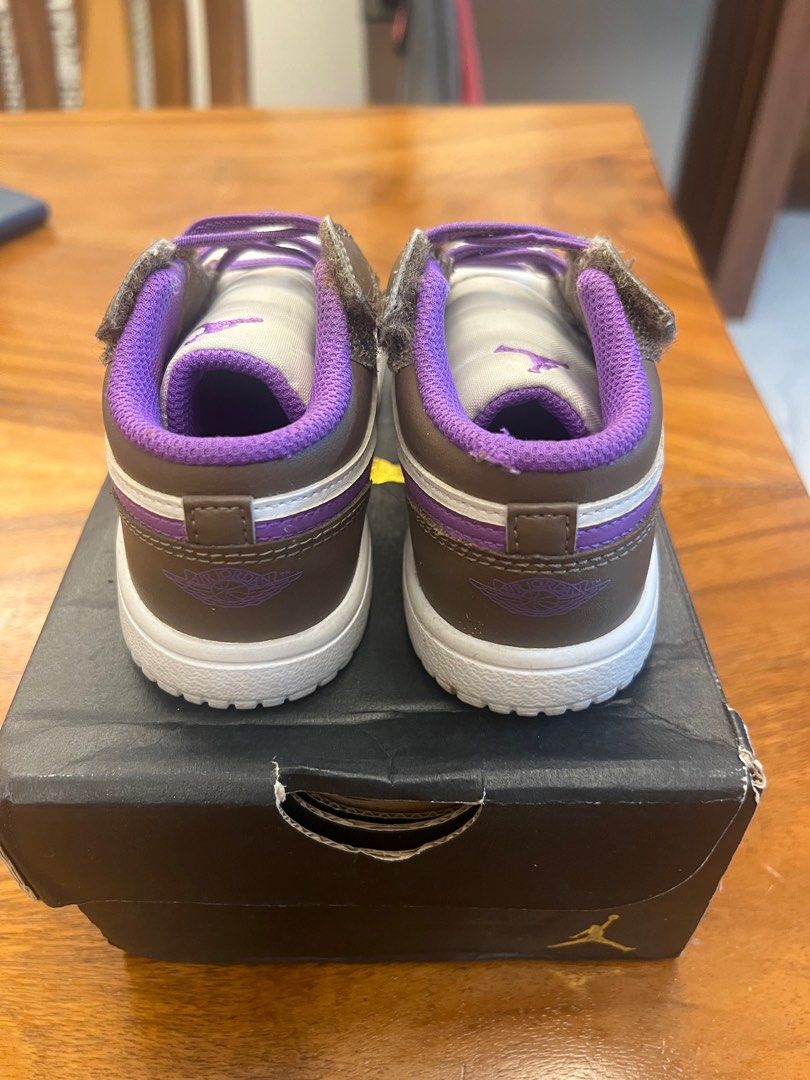 Nike (Category: Babies & Kids Fashion) located in Caloocan City. Submitted by pmaerc (Listing ID 1392415248, Image 3). Description: Jordan 1 low Size 9c Php 800.
