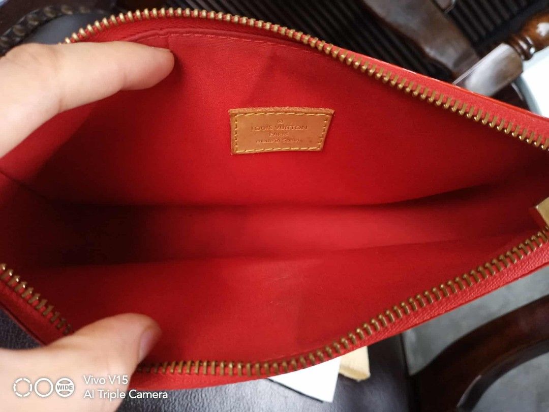 Orig .LV project (Category: Luxury Bags & Wallets) located in Tagum. Submitted by janmarion049706 (Listing ID 1392414920, Image 3). Description: with flaws natanggal yong iBang kulay no strap.