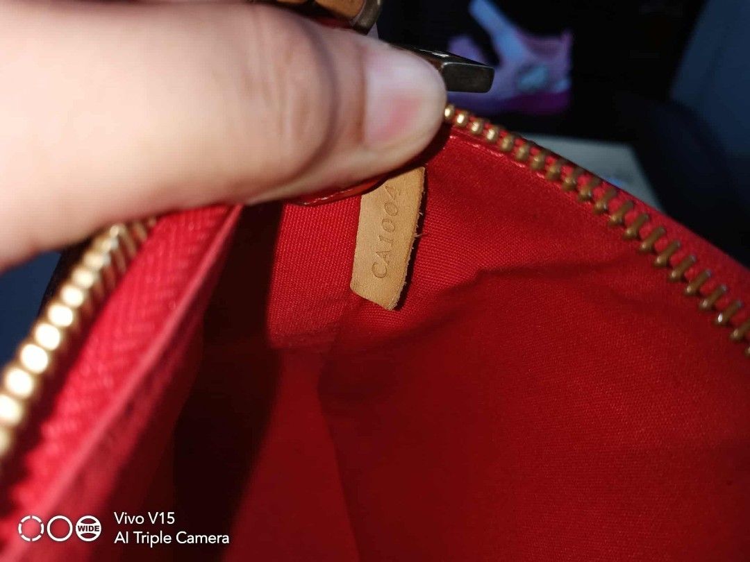 Orig .LV project (Category: Luxury Bags & Wallets) located in Tagum. Submitted by janmarion049706 (Listing ID 1392414920, Image 2). Description: with flaws natanggal yong iBang kulay no strap.