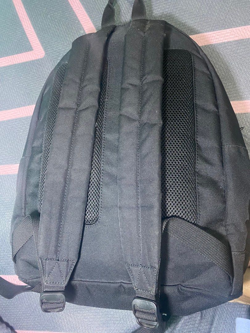 Original Lacoste BackPack (Category: Luxury Bags & Wallets) located in Muntinlupa City. Submitted by nenenrein (Listing ID 1392327688, Image 2). Description: Original Lacoste BackPack Medium Size Guaranteed Authentic Laptop Bag Backpack.