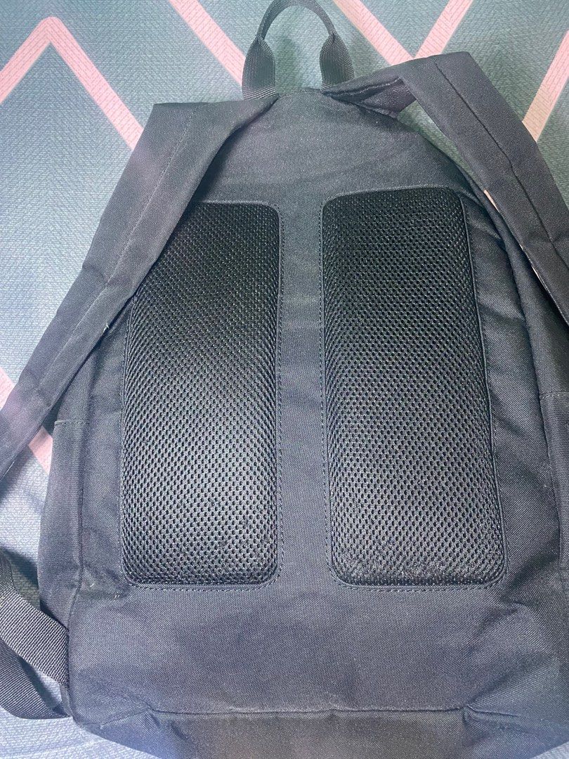 Original Lacoste BackPack (Category: Luxury Bags & Wallets) located in Muntinlupa City. Submitted by nenenrein (Listing ID 1392327688, Image 3). Description: Original Lacoste BackPack Medium Size Guaranteed Authentic Laptop Bag Backpack.