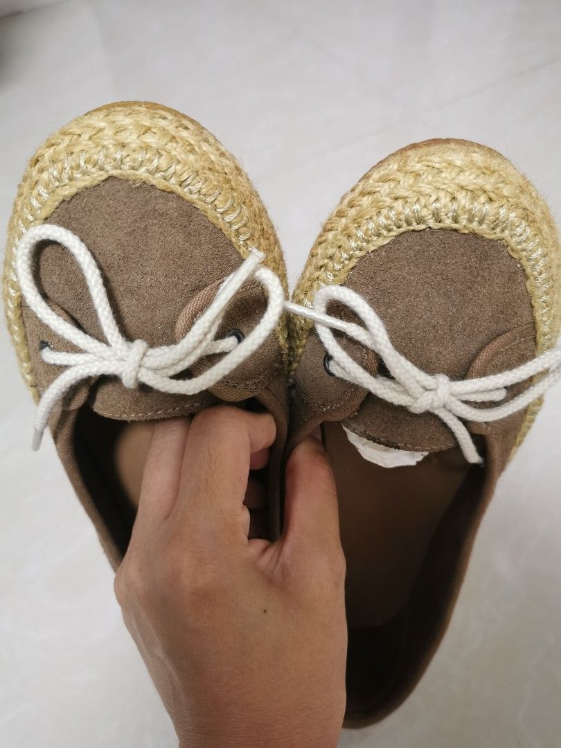 Original LACOSTE SHOES (Category: Shoe inserts) located in Paranaque City. Submitted by airico (Listing ID 1392400162, Image 2). Description: Original LACOSTE shoes Size 5 Women Once ko lang din nagamit Selling for 1,500 only - PM for Last price.