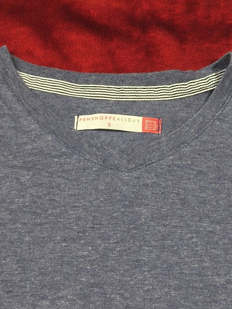 Penshoppe Blue Tee Shirt (Category: Tshirts & Polo Shirts ) located in Quezon City. Submitted by jasonla03 (Listing ID 1392339235, Image 2). Description: 💵 Dimension: 25 x 17 S 💯 Legit/Authentic ▪️DM me if interested 📩 ▪️Delivery via Lalamove, Grab, LBC, or J&T ▪️Loc: Kamuning Area, Quezon City.