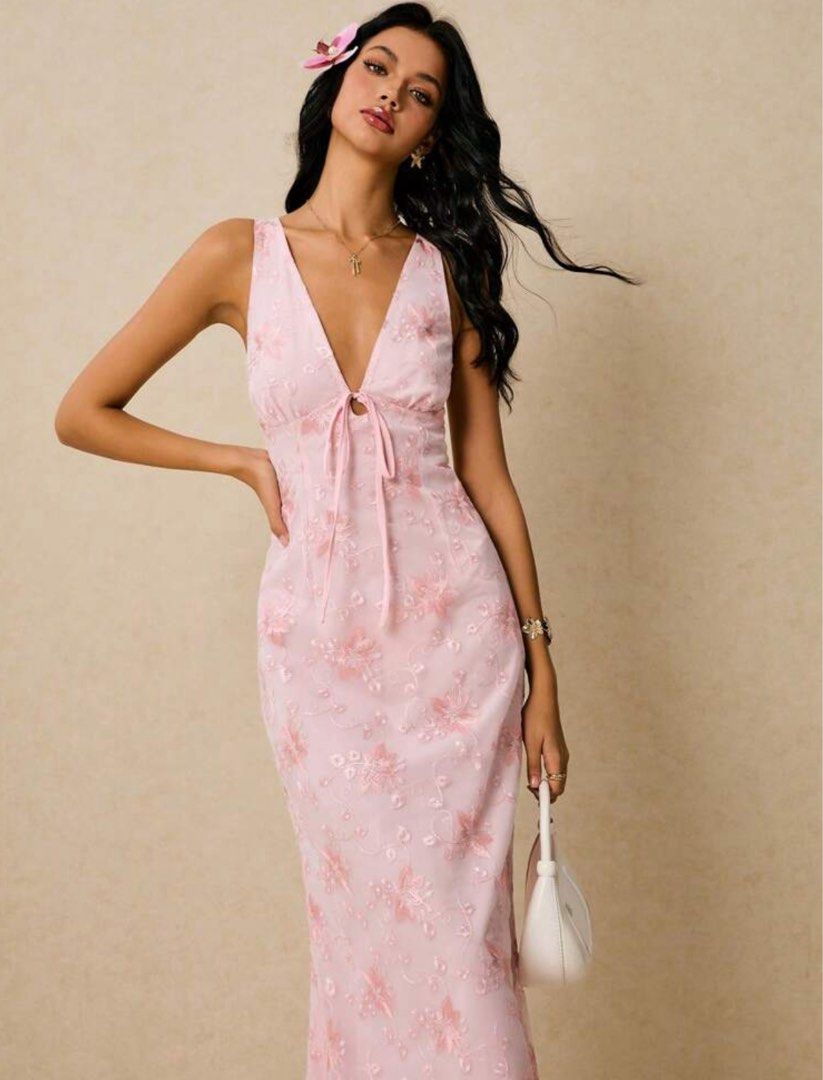Poselle Floral Long Dress (Category: Dresses) located in Quezon City. Submitted by deniseuntalan (Listing ID 1392382379, Image 2). Description: Size: Medium Us Size: 6 Brand New!!! Rfs: super big and long .