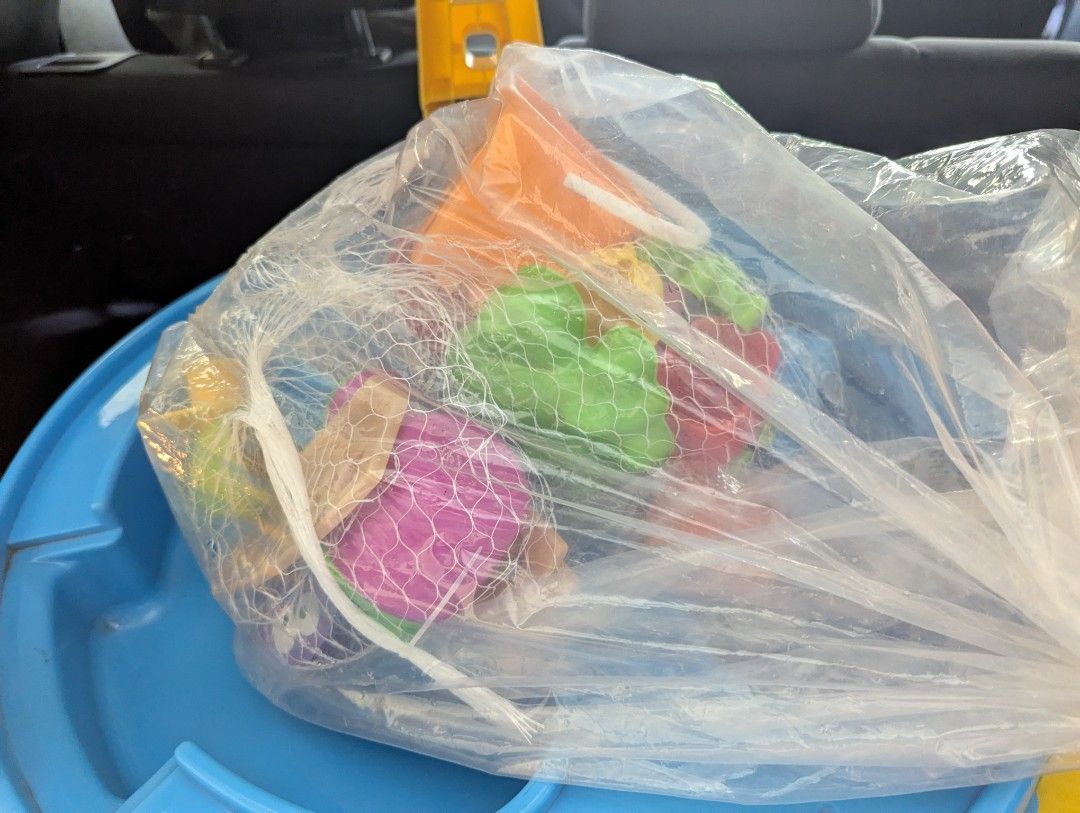 Sand Pit Pretend Play (Category: Kids Toys) located in Las Pinas. Submitted by rozramer (Listing ID 1392362661, Image 2). Description: No more box. NO UMBRELLA. Pick-up BFRV Las Pinas at the buyer's expense. Maayos to just a bit dusty..
