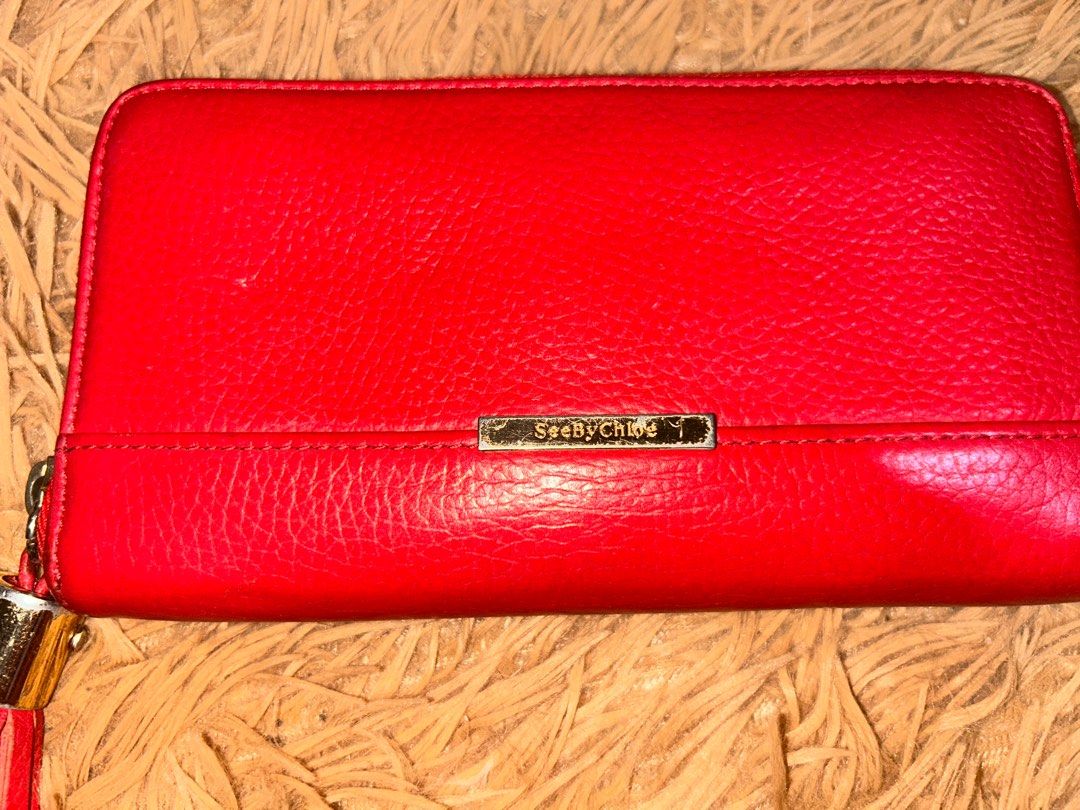 See by Chloé Wallet (Category: Wallets & Card holders) located in Las Pinas. Submitted by summerrsault (Listing ID 1392473427, Image 3). Description: Red dm for more pics of condition nego .