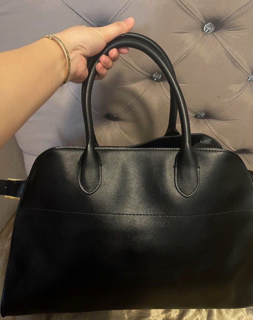 The Row Margaux (Category: Luxury Bags & Wallets) located in Roxas City. Submitted by lynngreyartillero (Listing ID 1392416352, Image 3). Description: The Row Margaux😍😍😍 Like new😍😍 di ganon ka bigatan. Maganda at like new 😍😍😍 Pm nlng mga madam ko sa offer pwd mag higher kng bet na bet 😍😍 Pm nlng ❤️❤️❤️.