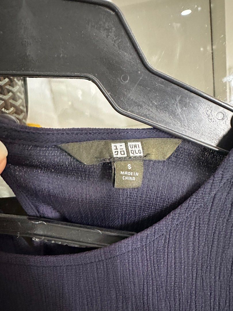 Uniqlo Textured Blouse (Category: Blouses) located in Paranaque City. Submitted by giatorres (Listing ID 1392475633, Image 2). Description: .