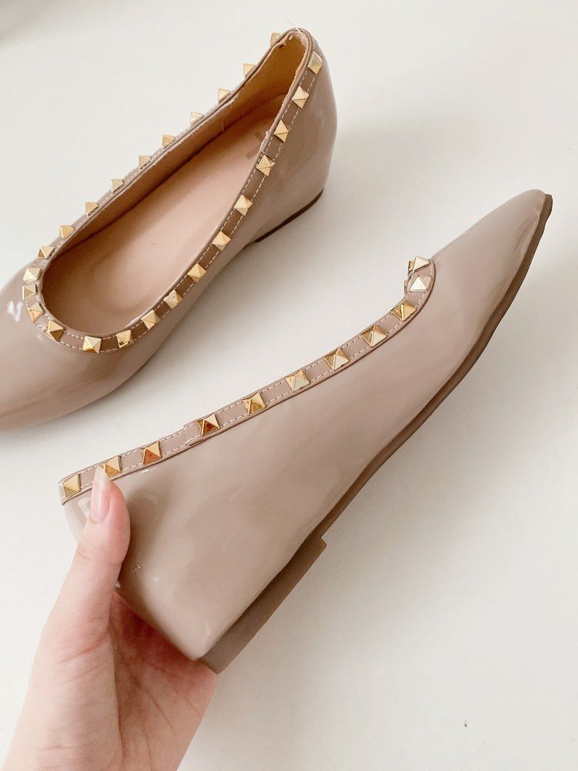 Venalisa Pointed Internal Wedge Heels (4 CM) (Category: Flats & Sandals) located in Dasmarinas. Submitted by molimoon (Listing ID 1392438887, Image 3). Description: KINDLY READ EVERYTHING. Please message me for more quiries! Item: Venelisa Pointed Internal Wedge Heels Color: Nude Size: 25CM | US size 9 | EU size 40 Material: Glossy Note: Perfect for height increase in a secret way Condition: Never been use. Sinukat lang. Still comes with a box RF