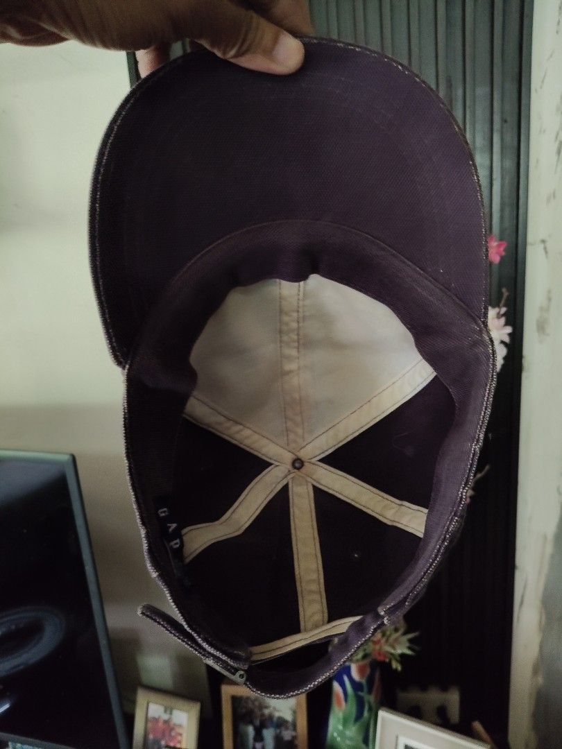 Vintage Gap long bill hat (Category: Caps & Hats) located in Taytay. Submitted by closingtheloop (Listing ID 1392312898, Image 3). Description: 90's Gap Cap *faded 800 plus shipping..