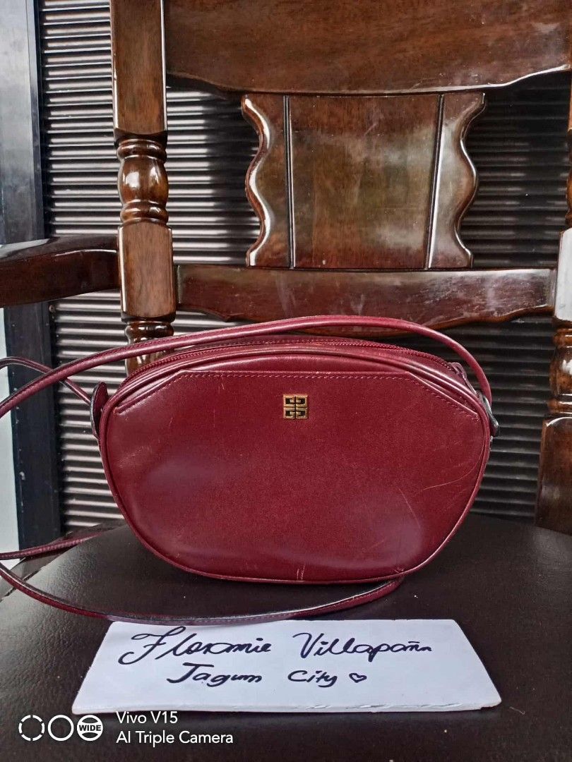Vintage Givenchy (Category: Luxury Bags & Wallets) located in Tagum. Submitted by janmarion049706 (Listing ID 1392413914, Image 1). Description: with flaws sa loob tinanggal Ang lining kasya phone bawal s maselan.